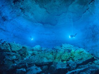 thumbnail - Grottes Sous-Marines