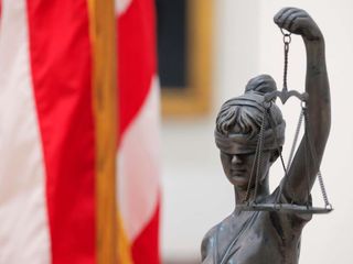 thumbnail - Piratage Tribunaux US