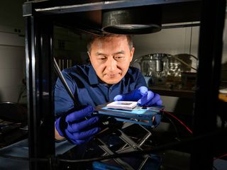 thumbnail - Black Metal Solaire